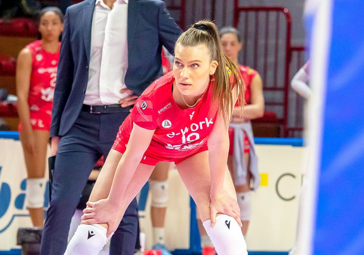 Trei șocuri profesionale resimțite în Serie A de o vedetă a naționalei României: „Nu mai lucrasem cu așa ceva, lovea foarte, foarte puternic. Aveam mâinile vinete”