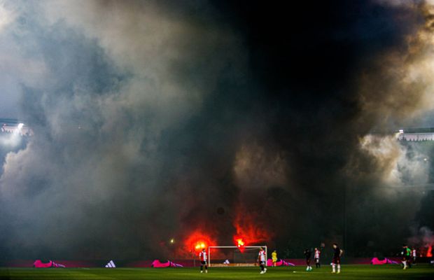 „A fost o atmosferă bolnavă” » Noi detalii de la haosul Feyenoord - Ajax! Antrenorul a intrat pe teren: „Folosiți-vă creierul, la naiba!"