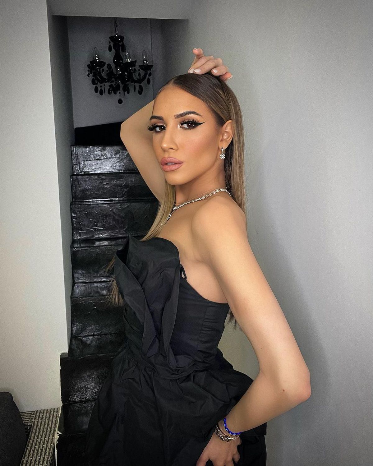 Fiica lui Marius Șumudică, ședință foto de poveste pe Instagram, într-o rochie roșie: „Miss Turcia”