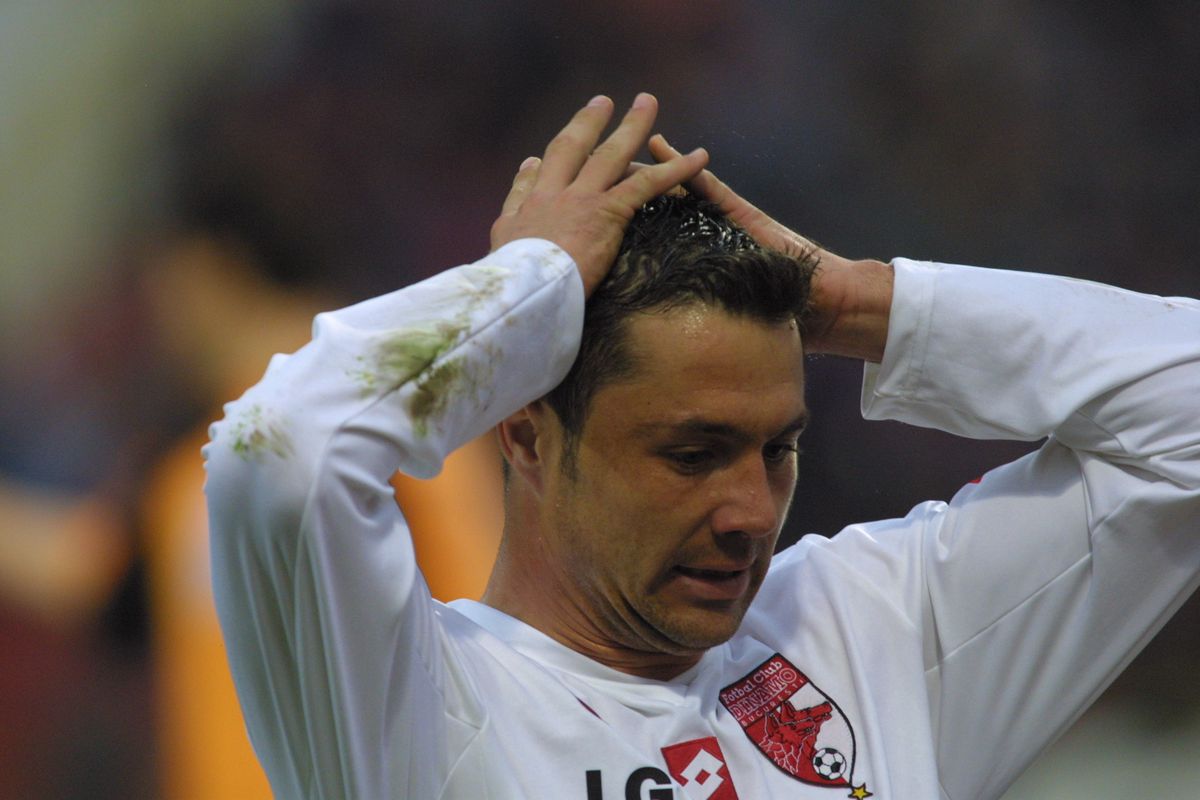 „Mi-au pus coroană de rege, stăteam în fața a 250 de oameni” » Ce a trăit Sabin Ilie în China: „Un vecin a pus imnul țării de la 6 dimineața la 12 noaptea”