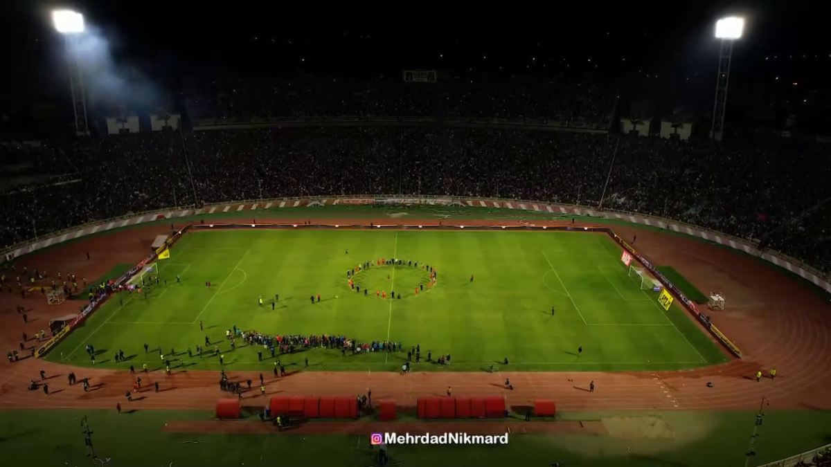 Ce nebunie! Imagini fabuloase cu peste 60.000 de oameni pe stadion în Iran