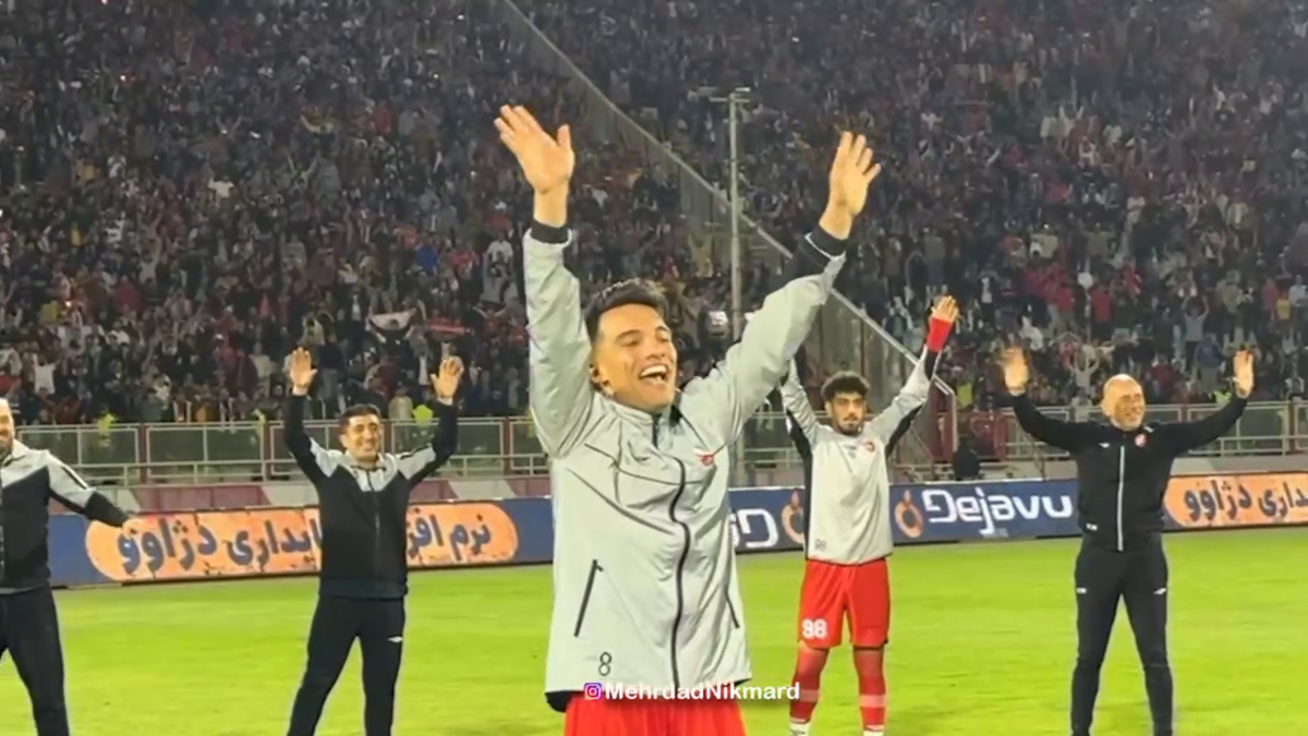 Ce nebunie! Imagini fabuloase cu peste 60.000 de oameni pe stadion în Iran