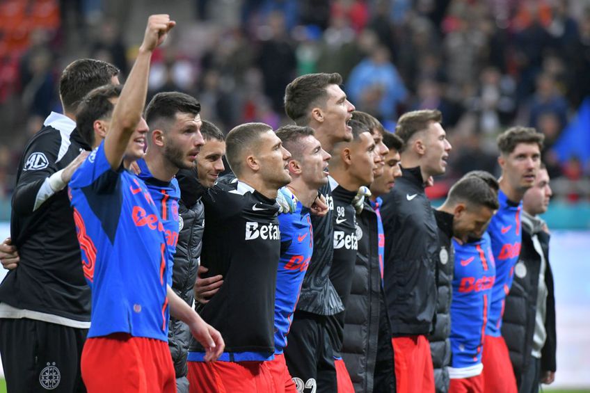 Alexandru Musi (al 6-lea, de la dreapta la stânga), e doirt de Dinamo