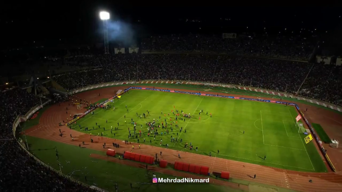 Ce nebunie! Imagini fabuloase cu peste 60.000 de oameni pe stadion în Iran