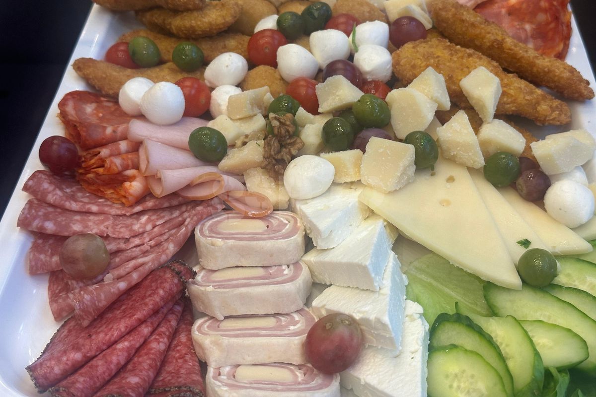 Cum arată meniurile din zona VIP înainte de Rapid - Dinamo