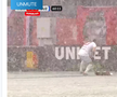 Imaginile lunii în Superliga » Jucătorul i-a luat lopata din mână și a început să sprinteze