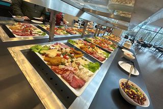 Cum arată zona VIP înainte de Rapid - Dinamo » Meniul primit de fanii care au plătit 250 de lei