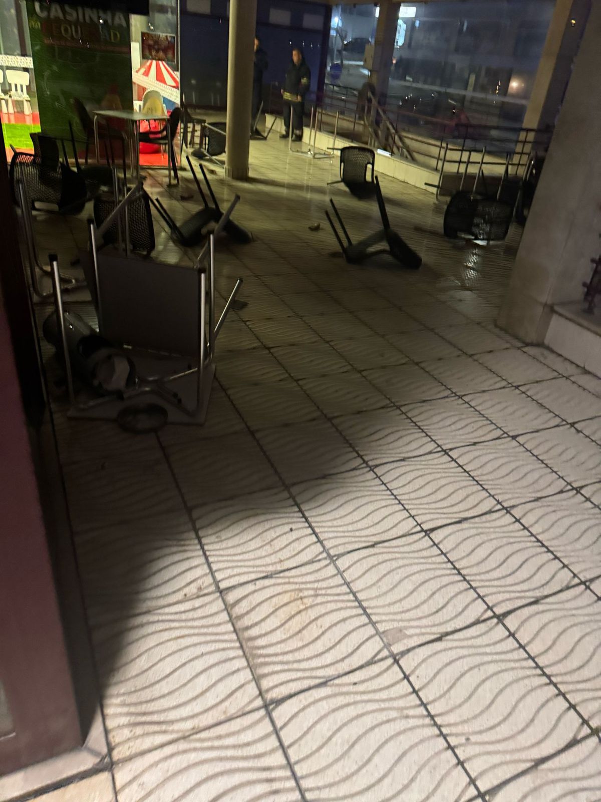 Teroare în noapte » Huliganii au luat cu asalt sediile clubului