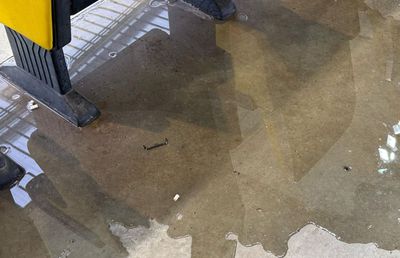 Arena Națională se degradează » Imagini incredibile înainte de Rapid - Dinamo: ploaia s-a infiltrat prin tavan