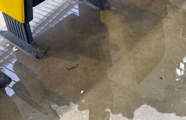 Arena Națională se degradează » Imagini incredibile înainte de Rapid - Dinamo: ploaia s-a infiltrat prin tavan