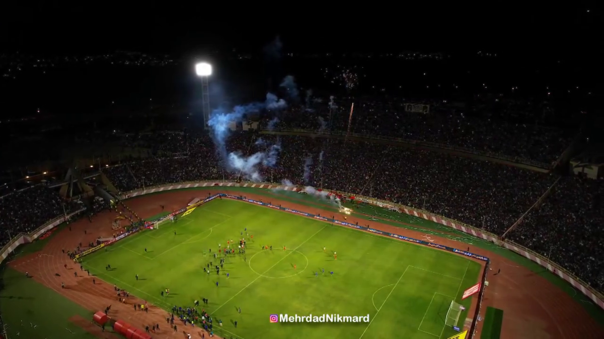 Ce nebunie! Imagini fabuloase cu peste 60.000 de oameni pe stadion în Iran