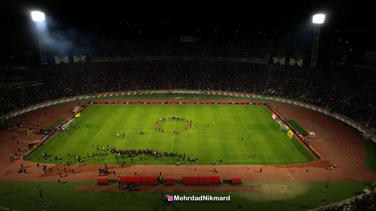 Ce nebunie! Imagini fabuloase cu peste 60.000 de oameni pe stadion în Iran