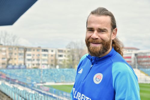 Eric Bicfalvi, zâmbitor, la Galați, o nouă experiență din viața lui
Foto Cristi Preda