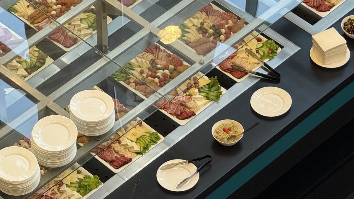 Cum arată zona VIP înainte de Rapid - Dinamo » Meniul primit de fanii care au plătit 250 de lei