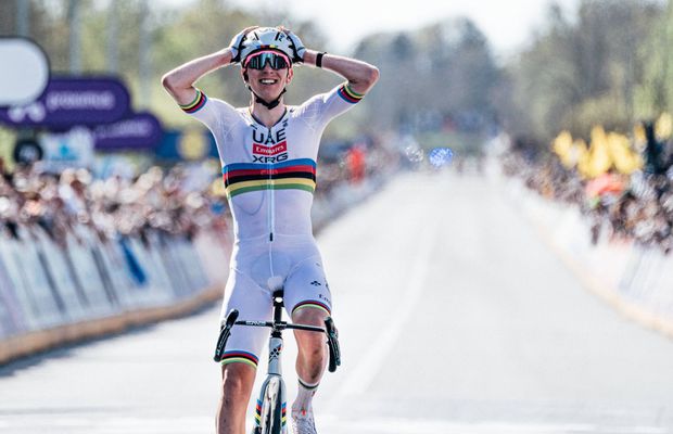 Tadej Pogacar, victorie în Turul Flandrei pentru a doua oară în carieră! Mathieu van der Poel a căzut, dar a prins podiumul
