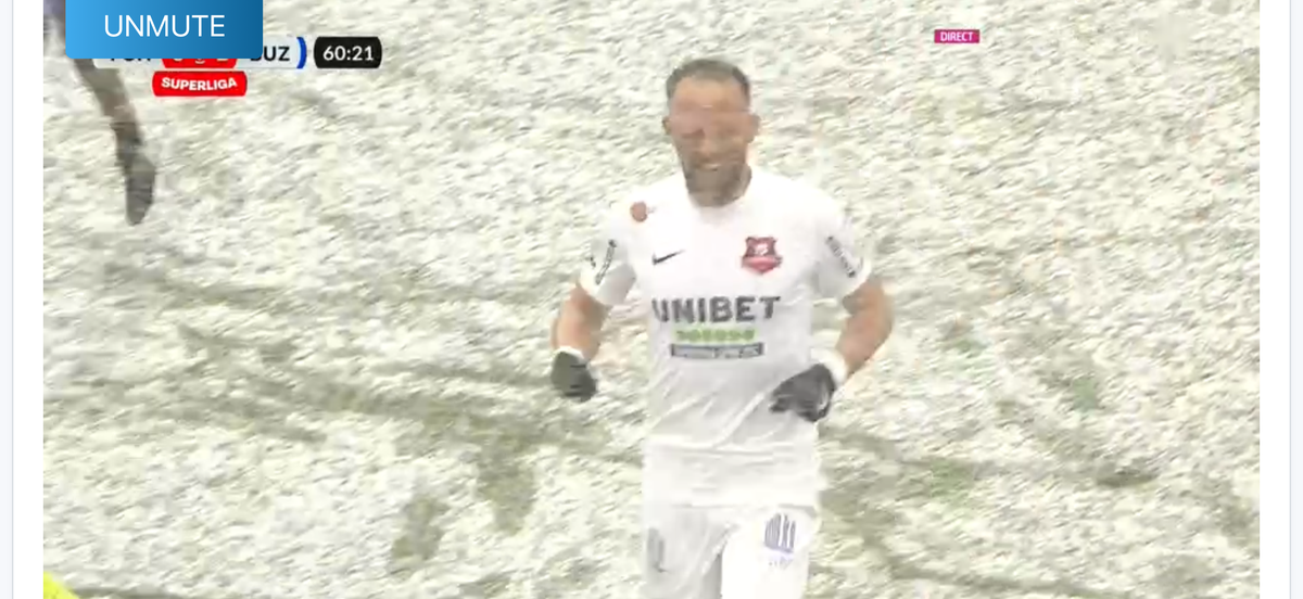 Imaginile lunii în Superliga » Jucătorul i-a luat lopata din mână și a început să sprinteze