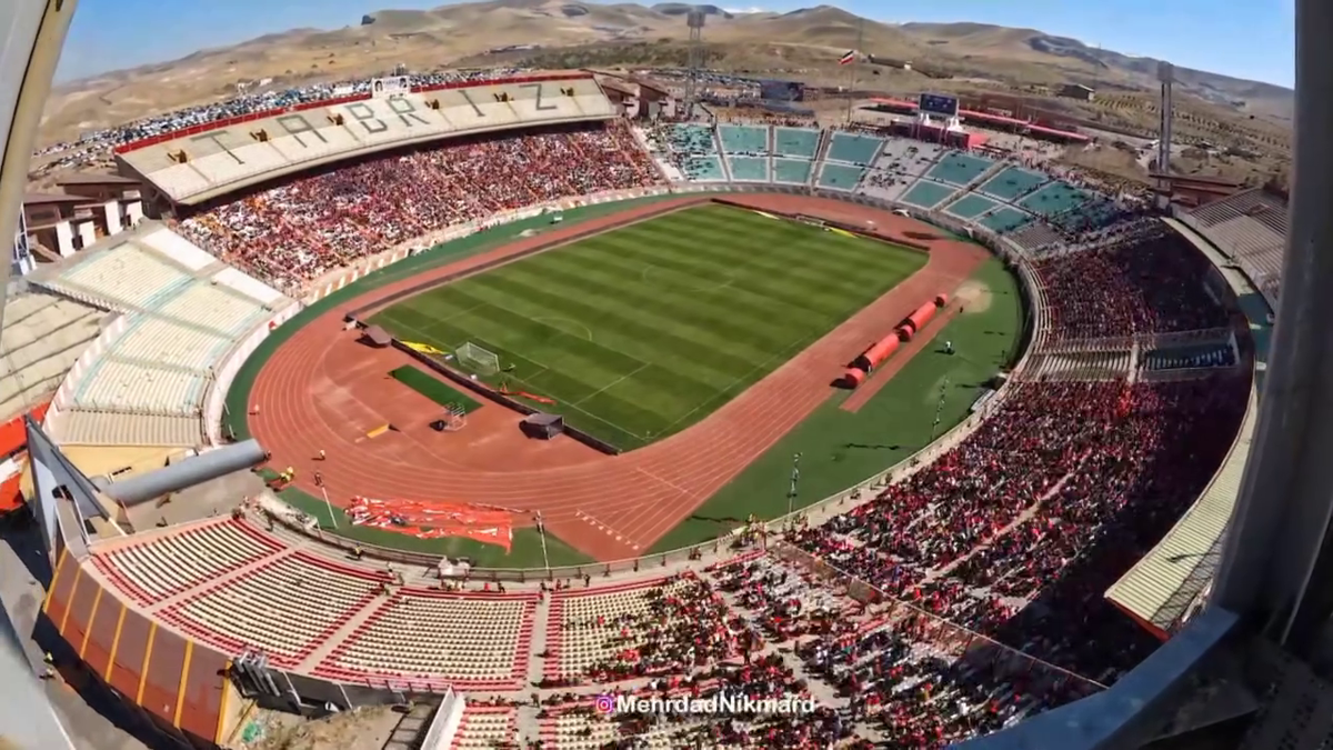 Ce nebunie! Imagini fabuloase cu peste 60.000 de oameni pe stadion în Iran