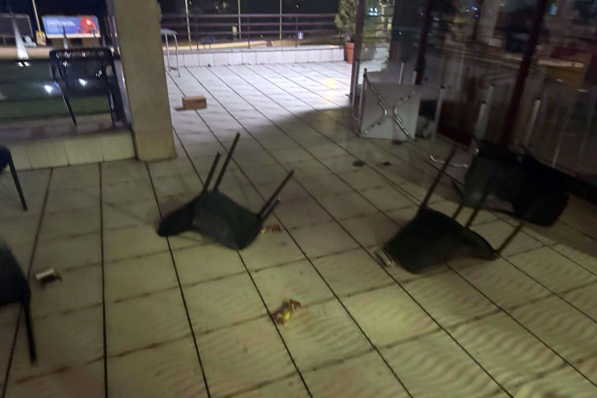 Teroare în noapte » Huliganii au luat cu asalt sediile clubului