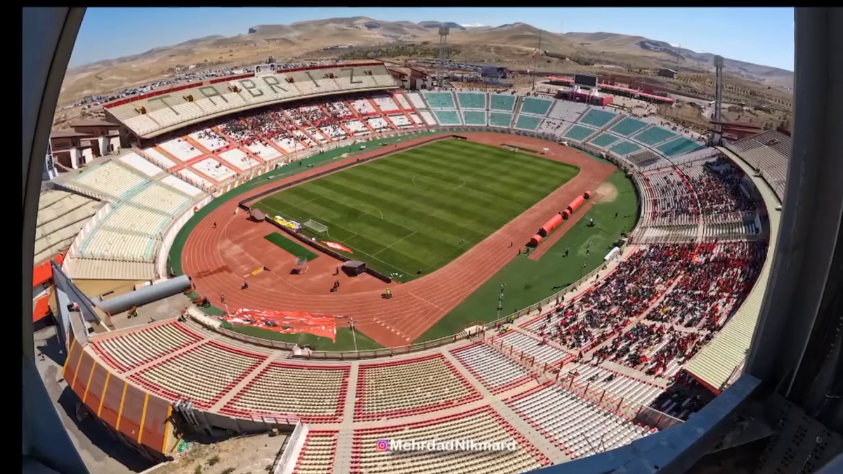 Ce nebunie! Imagini fabuloase cu peste 60.000 de oameni pe stadion în Iran