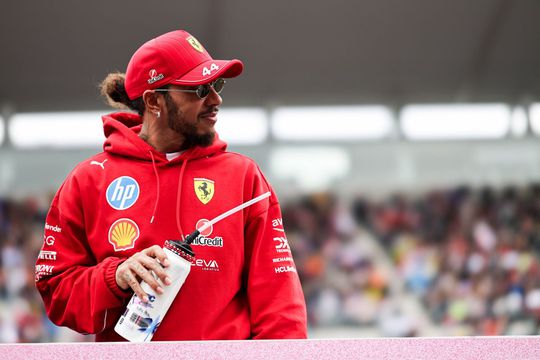 Probleme interne la Ferrari?! Lewis Hamilton surprinde: „Există un deficit între cele două părți ale garajului” / foto: Imago
