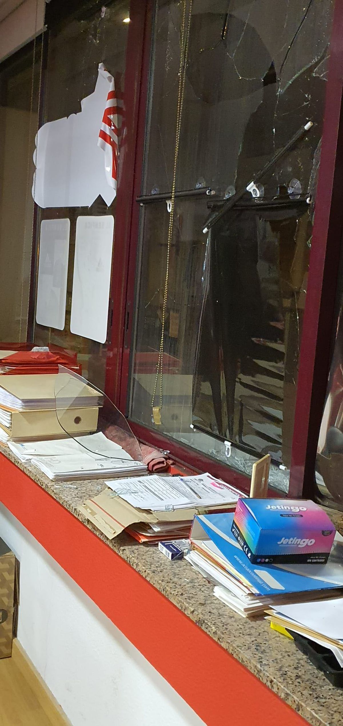 Teroare în noapte » Huliganii au luat cu asalt sediile clubului