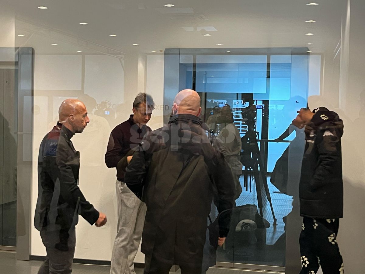 Fotbalistul diagnosticat cu o boală incurabilă, invitat la Rapid - Dinamo » Fotografie în lojă alături de donatoarea Diana Șucu