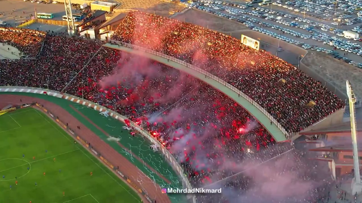 Ce nebunie! Imagini fabuloase cu peste 60.000 de oameni pe stadion în Iran