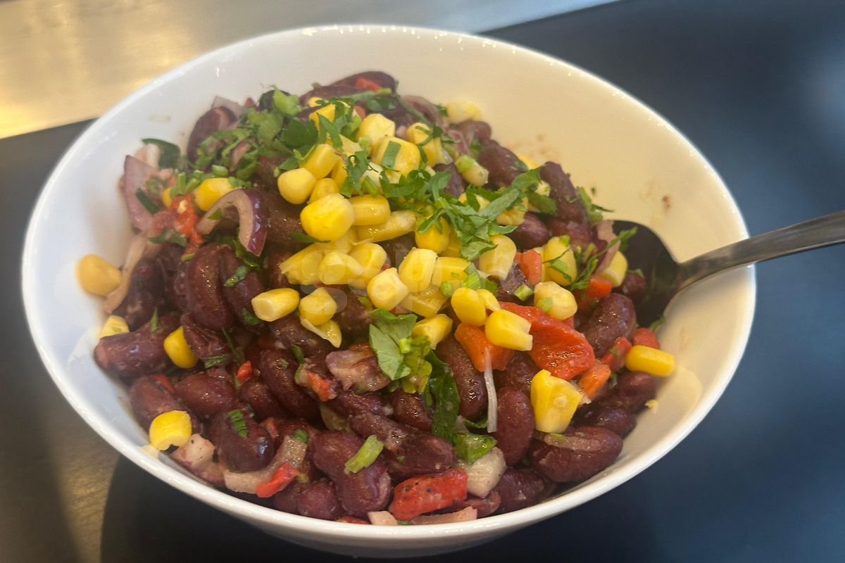 Cum arată zona VIP înainte de Rapid - Dinamo » Meniul primit de fanii care au plătit 250 de lei