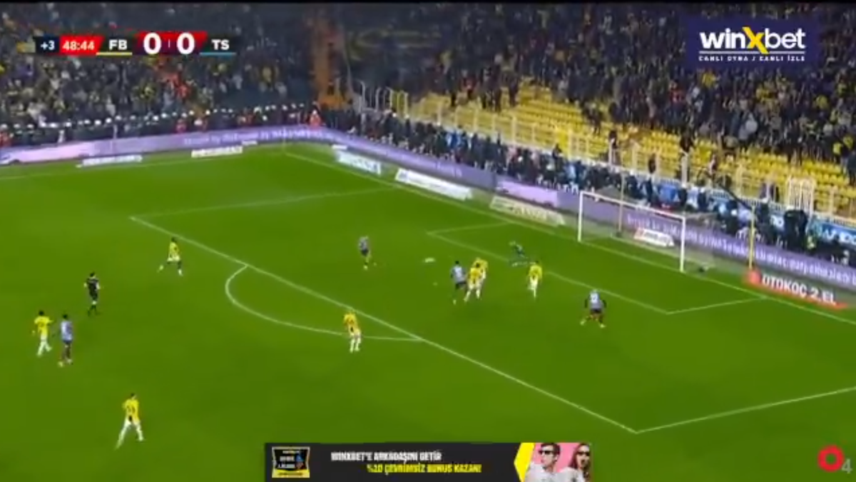 Denis Drăguș a „spart gheața” în 2025 » Cum a marcat în poarta lui Fenerbahce, cu Mourinho pe margine