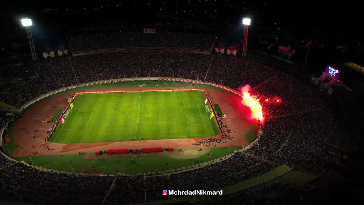 Ce nebunie! Imagini fabuloase cu peste 60.000 de oameni pe stadion în Iran