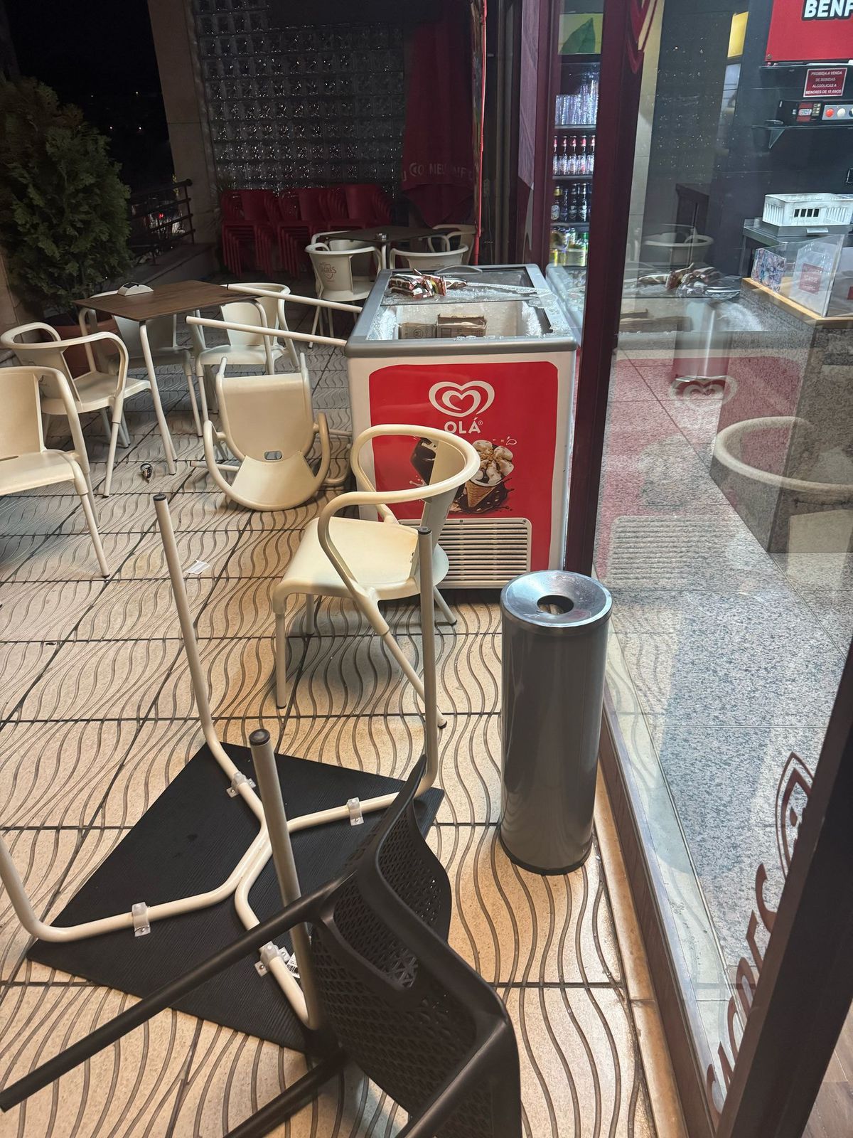 Teroare în noapte » Huliganii au luat cu asalt sediile clubului