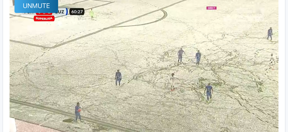 Imaginile lunii în Superliga » Jucătorul i-a luat lopata din mână și a început să sprinteze