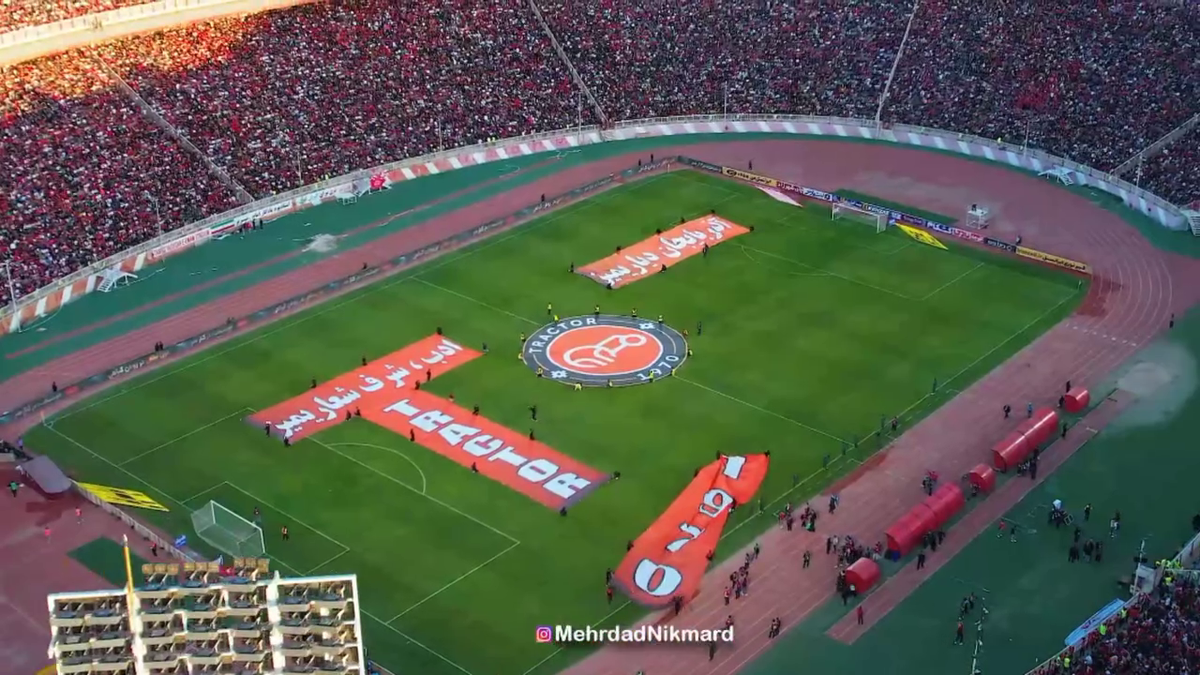 Ce nebunie! Imagini fabuloase cu peste 60.000 de oameni pe stadion în Iran