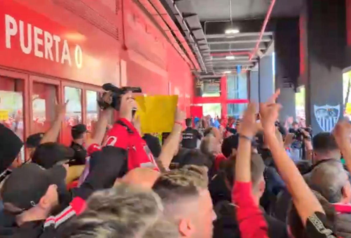 Protest masiv înaintea derby-ului din La Liga: „Plecați!” » Tată și fiu luptă pentru putere într-un scenariu de film!