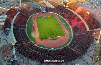 Ce nebunie! Imagini fabuloase cu peste 60.000 de oameni pe stadion în Iran