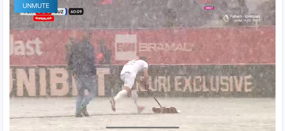 Imaginile lunii în Superliga » Jucătorul i-a luat lopata din mână și a început să sprinteze