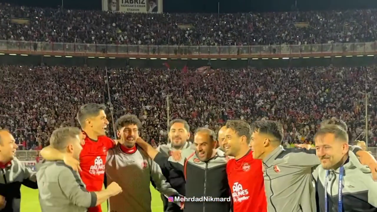 Ce nebunie! Imagini fabuloase cu peste 60.000 de oameni pe stadion în Iran