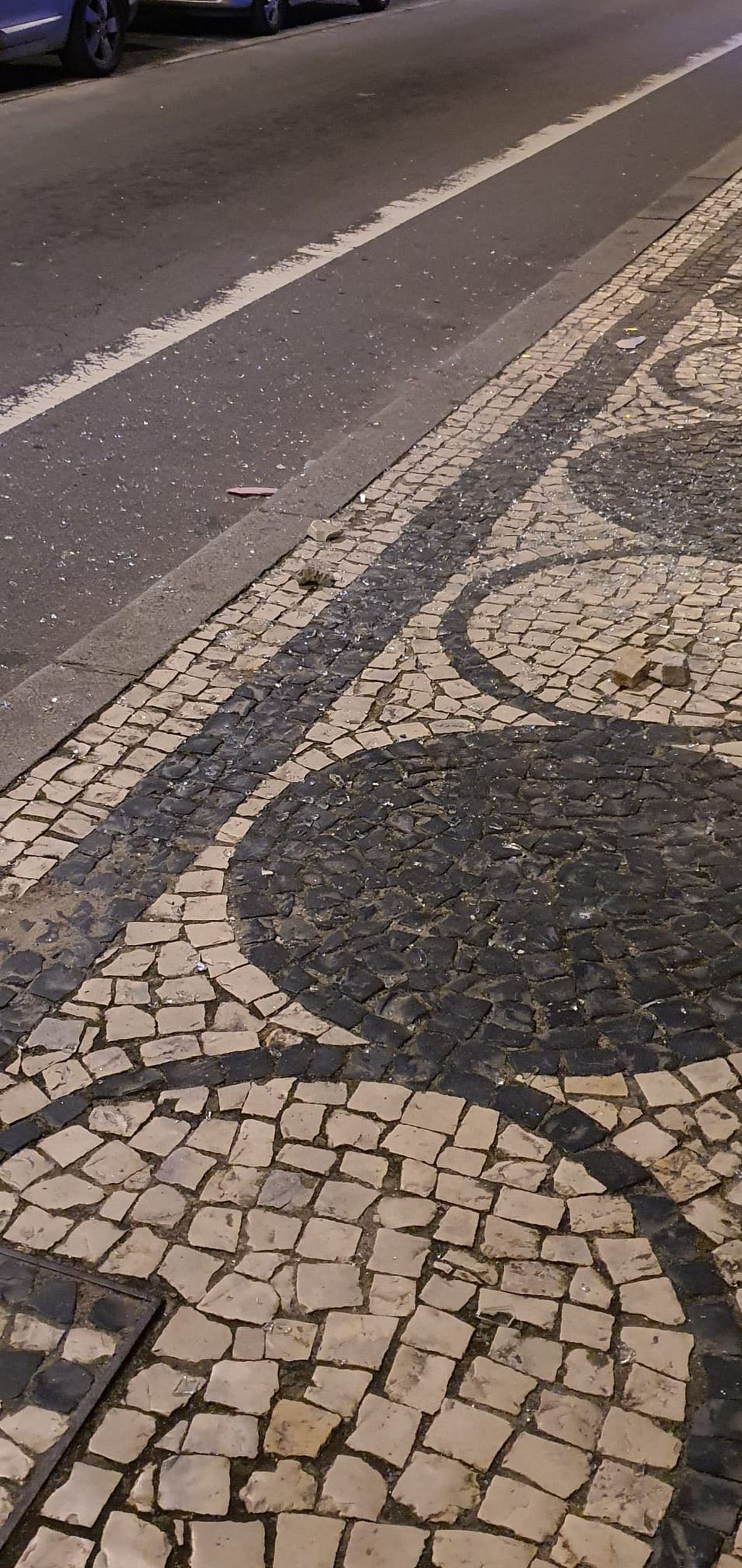 Teroare în noapte » Huliganii au luat cu asalt sediile clubului