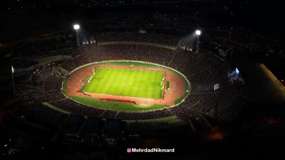 Ce nebunie! Imagini fabuloase cu peste 60.000 de oameni pe stadion în Iran