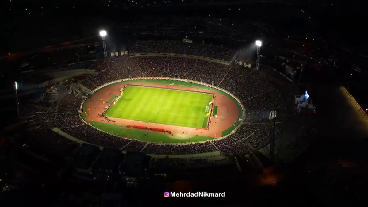 Ce nebunie! Imagini fabuloase cu peste 60.000 de oameni pe stadion în Iran