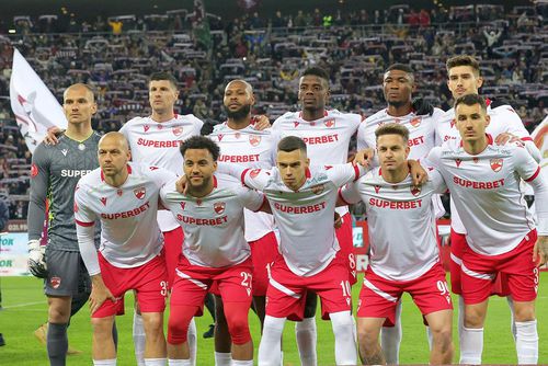 Primul 11 al lui Dinamo contra Rapidului // foto: GSP