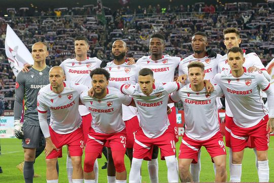 Primul 11 al lui Dinamo contra Rapidului // foto: GSP