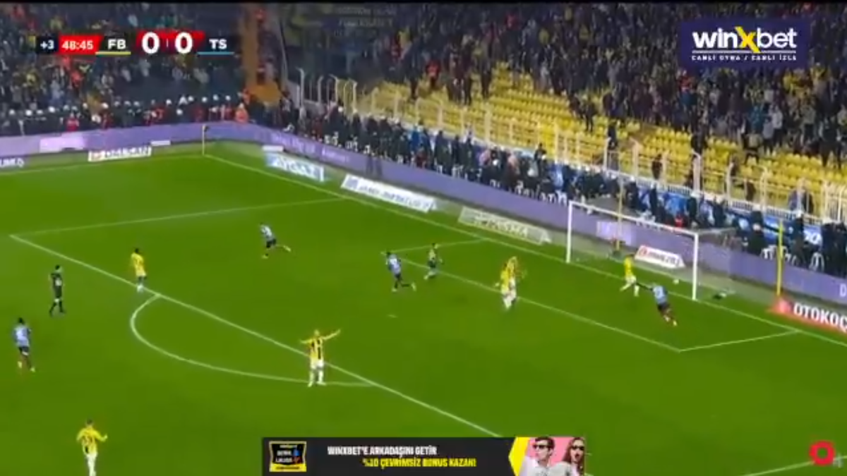 Denis Drăguș a „spart gheața” în 2025 » Cum a marcat în poarta lui Fenerbahce, cu Mourinho pe margine