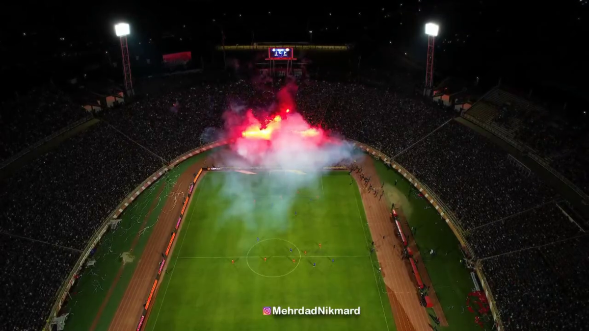 Ce nebunie! Imagini fabuloase cu peste 60.000 de oameni pe stadion în Iran