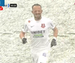 Imaginile lunii în Superliga » Jucătorul i-a luat lopata din mână și a început să sprinteze