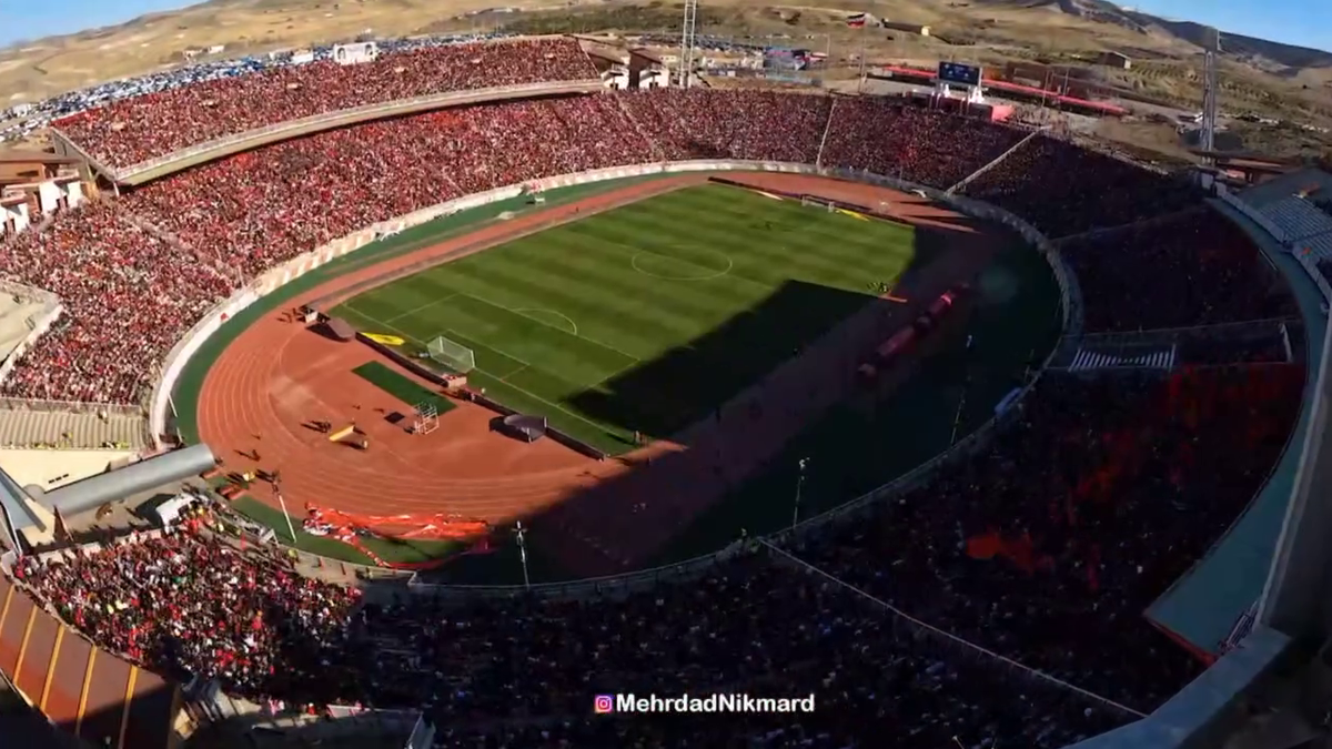 Ce nebunie! Imagini fabuloase cu peste 60.000 de oameni pe stadion în Iran
