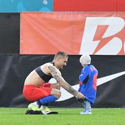 Daniel Bîrligea i-a dat tricoul unui copil, după FCSB - U Cluj, foto: Cristi Preda