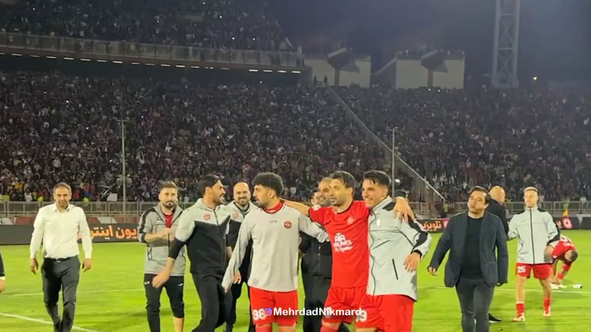 Ce nebunie! Imagini fabuloase cu peste 60.000 de oameni pe stadion în Iran