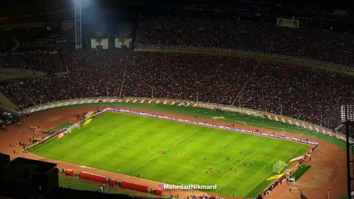 Ce nebunie! Imagini fabuloase cu peste 60.000 de oameni pe stadion în Iran