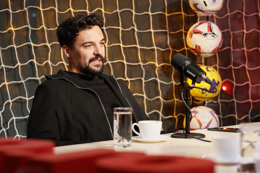 Adrian Petre, la podcastul GSP „2 la 1”, foto: Ionuț Iordache (GSP.ro) Marea promisiune a României, cu două Europene în CV, s-a prăbușit șocant și face dezvăluiri TULBURĂTOARE: „Am fost la psihiatru, la nebuni! Simțeam că mor!”
